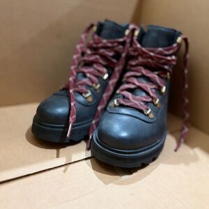 Black Sorel Boots with Red Laces sz 7.5